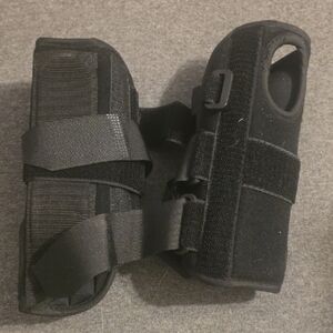 Black Wrist Support Braces